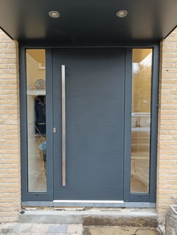 Aluminium deur met 2 zijramen